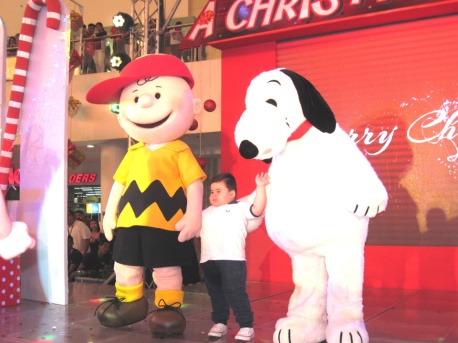 Charlie Brown & Snoopy with child star Baste from Eat Bulaga show